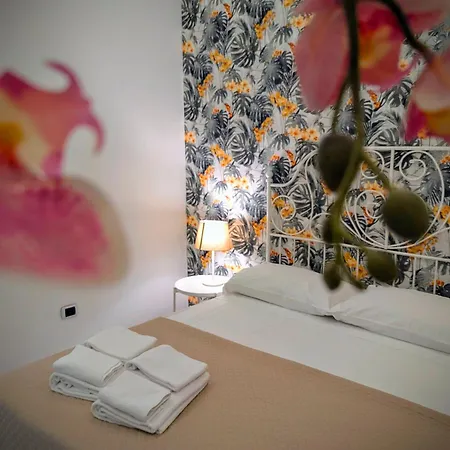 La Dell'amore 3* نابولي